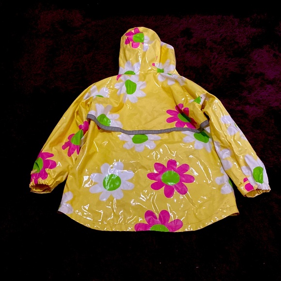 A raincoat for when it is raining and u don’t wanna use an umbrella - Picture 2 of 2